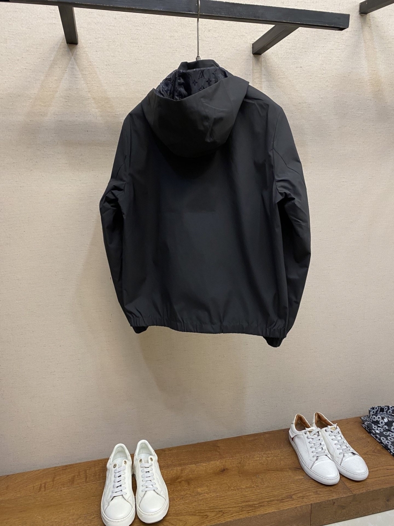 l0vis Vvtt0n outwear